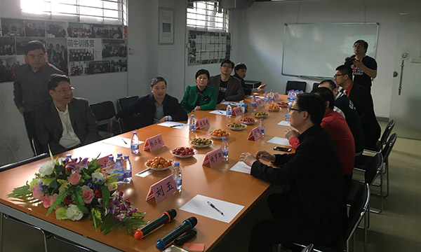 陳翼明副市長(zhǎng)一行聽(tīng)取了牛商網(wǎng)的匯報(bào)